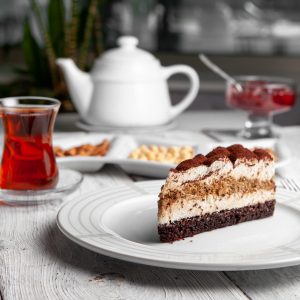 Torta iz šerpe: Starinska poslastica naših baka koju ćete odmah pojesti (RECEPT)