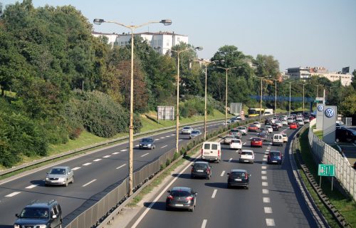 Nemica DIVLJALA po auto-putu kod Pećinaca: Bahato vozila 210 na sat, ali to nije sve što je uradila