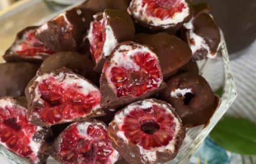 Prste da poližeš: Domaće praline sa malinama (RECEPT+VIDEO)