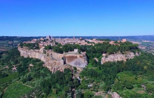 Strmi grad na VRHU brega: Orvijeto je naselje tipičnog italijanskog šarma (VIDEO)