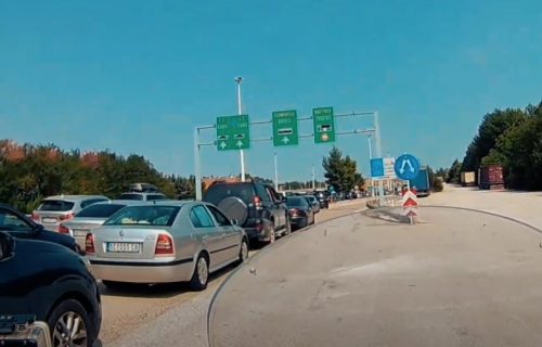 HAOS NA ULAZU U GRČKU: Čuveni granični prelaz krcat, čeka se više od tri sata na PAKLENIM TEMPERATURAMA