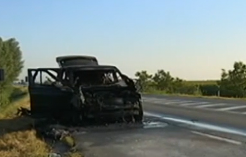 Užas na Zrenjaninskom putu, izgoreo automobil (FOTO)