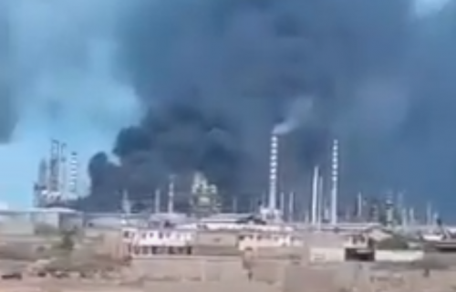 Vatrogasci se bore sa buktinjom: Stravičan požar u Venecueli, gori rafinerija nafte (VIDEO)
