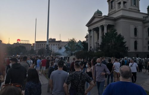 U Sarajevu likuju zbog protesta i pokušaja da se oslabi Srbija