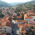 Okončana drama kod Trgovišta, muškarac bezbedno skinut s krova uz pomoć policije