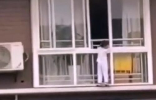 Drama u zgradi: Dete visilo sa terase, komšije čekale da PADNE, a onda je usledio preokret (VIDEO)