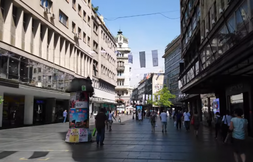 Otvorena izložba "Fotogank": Fotografije prikazane na fasadi u Knez Mihailovoj