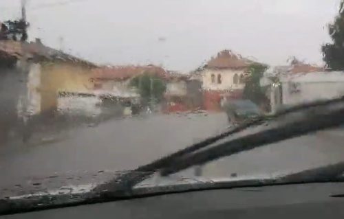 Aktiviran žuti meteoalarm: Bugojno pogodilo olujno nevreme uz obilnu kišu i grad (VIDEO)