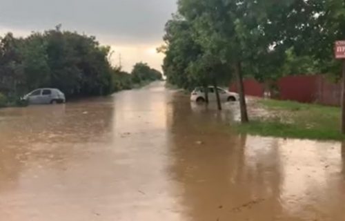 Olujno nevreme pogodilo Srbiju: Grad u Boru i Topoli, poplavljena fabrika u Smederevskoj Palanci (VIDEO)