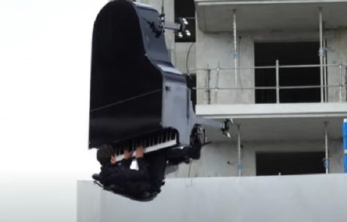 Pijanisti bilo dosadno, pa svirao klavir na visini od 40 metara (VIDEO)