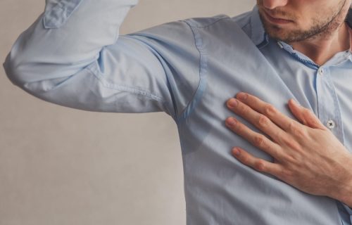 Više vam neće biti neprijatno: 6 načina da sprečite prekomerno ZNOJENJE ispod pazuha