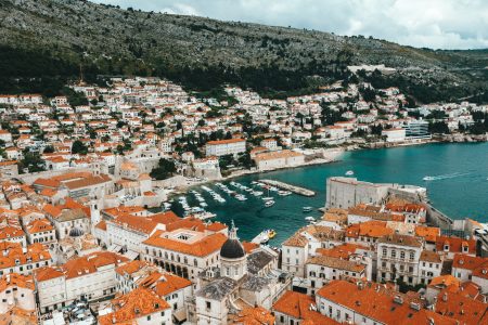 Bukti požar iznad Dubrovnika, saobraćaj na Jadranskoj magistrali u prekidu