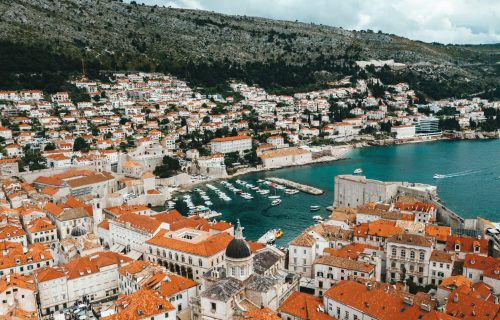 U Dubrovniku OBOREN REKORD: Brojni kupači došli na najpopularniju plažu