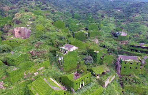 Majka priroda, ipak, kontroliše sve: Napušteno ribarsko SELO je postalo ZELENA oaza (FOTO+VIDEO)