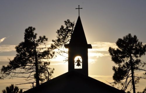 ČUDO U BAČKOJ: Crkveno zvono rasteruje gradonosne oblake bolje od raketa