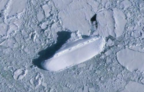 Zaleđen "brod" usred Antarktika! Google Earth snimak usijao društvene mreže (VIDEO)