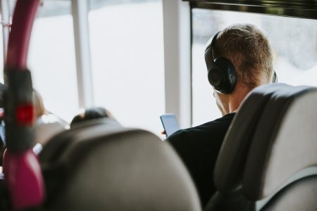 JEZIVO! Vozač isterao slepu osobu, njoj pozlilo od stresa: “Kad mene vidiš, ne smeš da uđeš u autobus!”