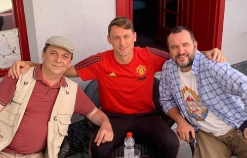 Nemanja Matić u KAFANI: Srpski fudbaler uhvaćen na snimanju kultne serije (FOTO)