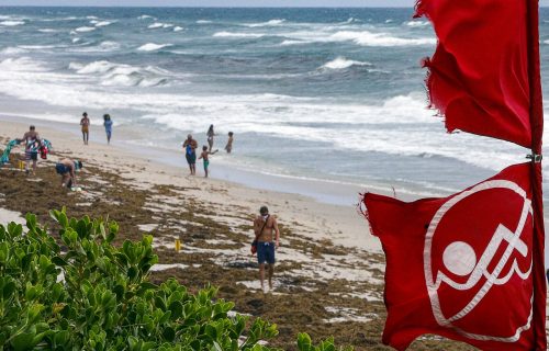 Čupao drveće i bandere: Uragan Isaja protutnjao Bahamima, kreće se ka Floridi (FOTO+VIDEO)