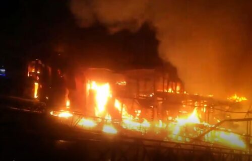 Veliki požar u industrijskoj zoni kod Ljubljane: U fabrici guma vatru gasilo dvadeset ekipa