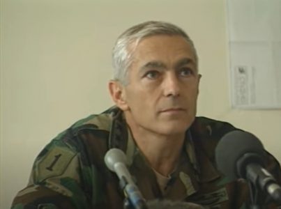 “Srbija će morati da prizna Kosovo”: Provokacija Veslija Klarka na godišnjicu NATO bombardovanja
