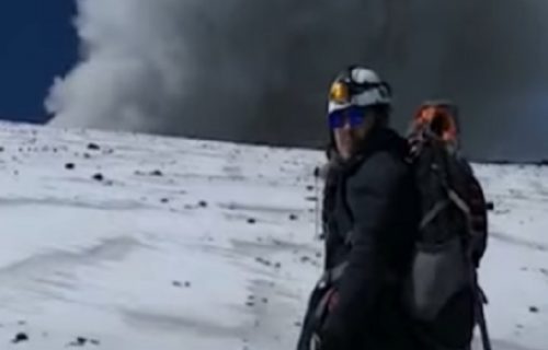 Alpinisti bez straha: Popeli se do AKTIVNOG vulkana, a onda su izvadili nešto iz džepova (VIDEO)