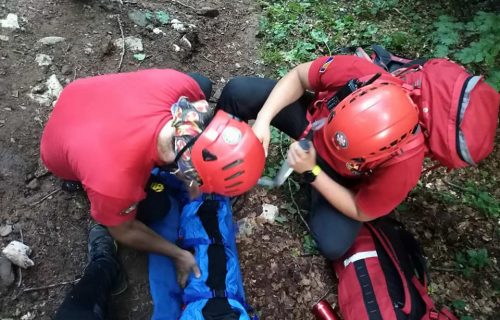 HOROR kod Kruševca: Pripadnik Gorske službe spasavanja pronašao LEŠ muškarca (80)