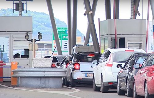 Kolone vozila na Bajakovu: Duže od dva sata se čeka na ulaz u Hrvatsku