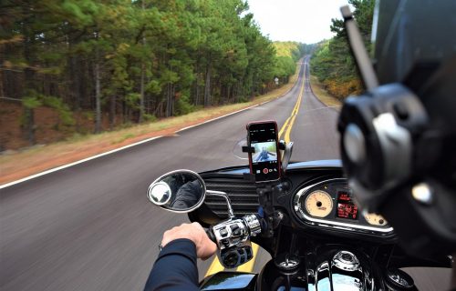 Pukla vam je guma na motoru? Bez brige, postoji nekoliko BRZIH rešenja na putu