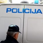 Policija zaustavila mladića u Splitu: On uspaničeno počeo da beži i podleteo pod auto