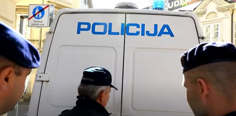 Policija zaustavila mladića u Splitu: On uspaničeno počeo da beži i podleteo pod auto