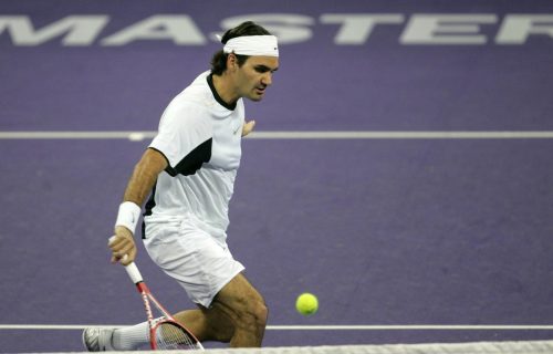ARMIJA NAVIJAČA jedva je dočekala: Federer posle dve operacije zaigrao tenis (FOTO)