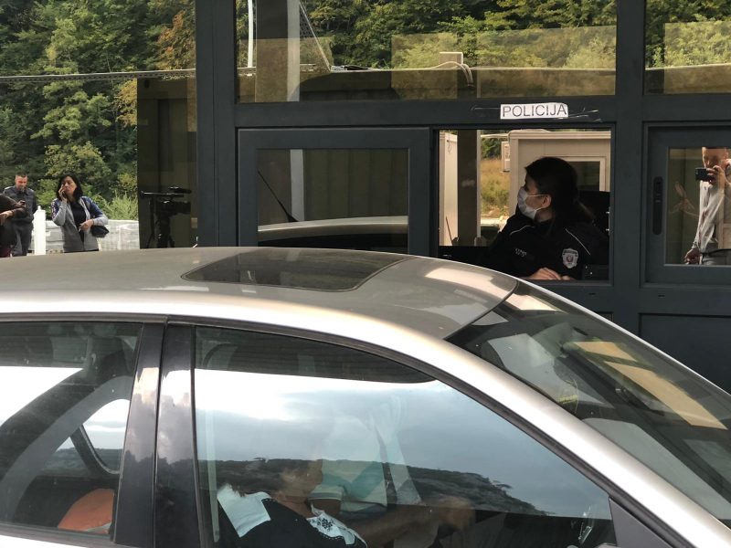 Ovaj papir dobijaju SVI naši građani na granici: Ko se vraća u zemlju mora da se prijavi (FOTO)