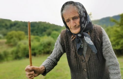 Pogledajte TUŽNO LICE srpske bake! Radojka (90) je preživela dva rata, a sada i KORONU, ima poruku za sve