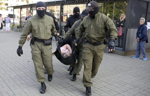 Nove slike haosa iz Minska: Privedeno oko 100 demonstranata, među njima čuvena opozicionarka (FOTO)