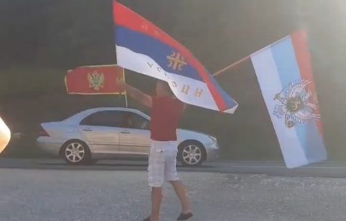 Vijore se zastave KOMITA, narod ih "pozdravlja" TROBOJKAMA: Milove pristalice idu ka Podgorici (VIDEO)