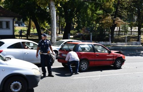 Haos kod Infektivne klinike: Lančani sudar četiri automobila, policija izašla na lice mesta!