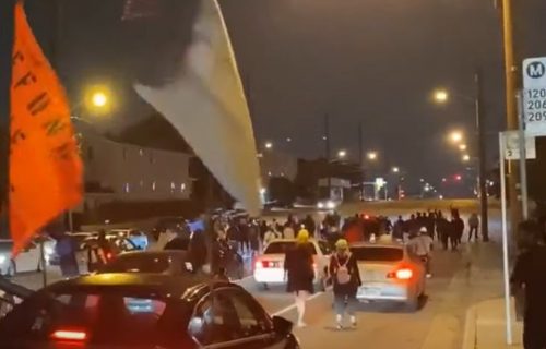 PLANULI protesti u Los Anđelesu: Afroamerikanac udario policajca, IZREŠETAN sa 20 metaka u leđa (VIDEO)