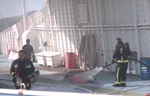 Zapalio se brod u Šibeniku: Vatrogasci od jutros gase požar (VIDEO)