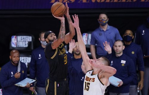 Jokić NE MOŽE bez pomoći: Doveo Denver na korak do pobede, saigrači sve UPROPASTILI (VIDEO)