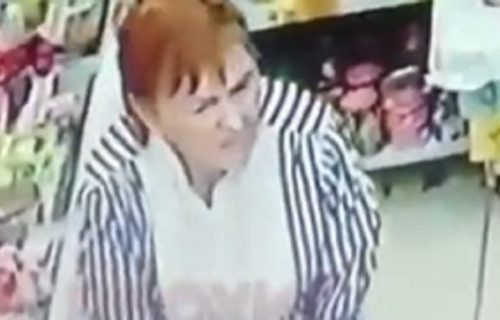 Gospođo, šta to radite? Ukrala KOBASICU u prodavnici, a onda je gurnula na NAJINTIMNIJE mesto (VIDEO)