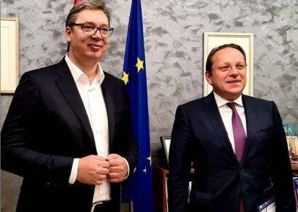 Predsednik Vučić se sastaje sa evropskim komesarom za proširenje