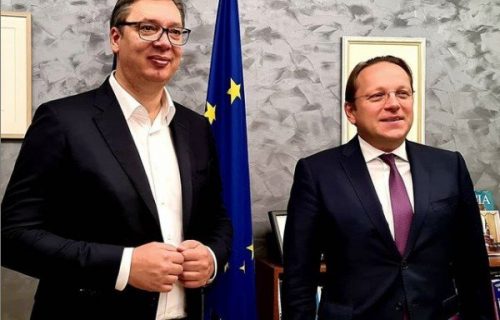Predsednik Vučić se sastaje sa evropskim komesarom za proširenje