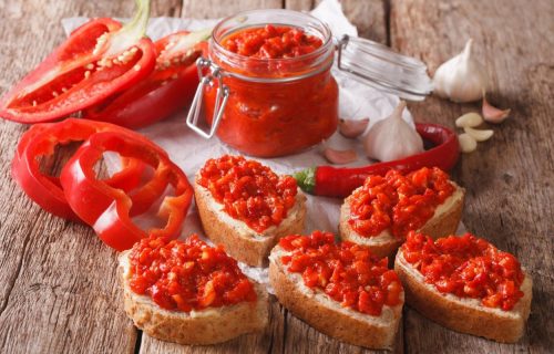 Domaći ajvar od pečenih paprika - Omiljena zimnica, recept i cena