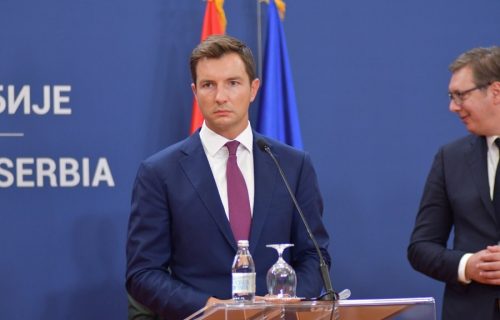 Sve o Džonu, Srbinu koji DRMA AMERIKOM! O njemu su pričali Vučić i Grenel, a žena mu je mega popularna