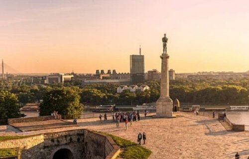 Vandal šarao po istorijskom blagu na Kalemegdanu, udario i na Pobednika: Svuda osvanuo isti simbol