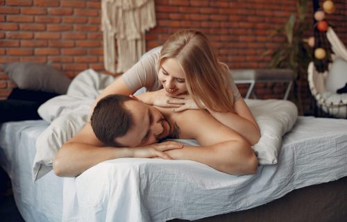 ASMR fenomen se "ušunjao" i u krevet! Kako on može da utiče na naš INTIMNI život?