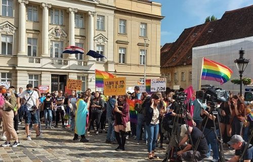 Neverovatna scena u Zagrebu: Vatrogasci spasavali policajce koji su obezbeđivali PRAJD