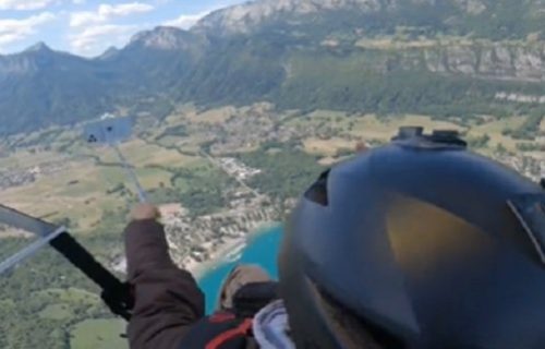 Ćao, nema ga više: Htela da napravi selfi u vazduhu, a onda joj iz ruke ispao nov telefon (VIDEO)