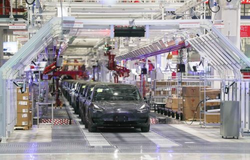 Zavirite u Teslinu gigafabriku u Šangaju: Kako se pravi Model 3 (VIDEO)